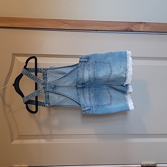 Cat & Jack girls denim overall shirts with lace trim along bottom of shorts sz 6 - Picture 2 of 4